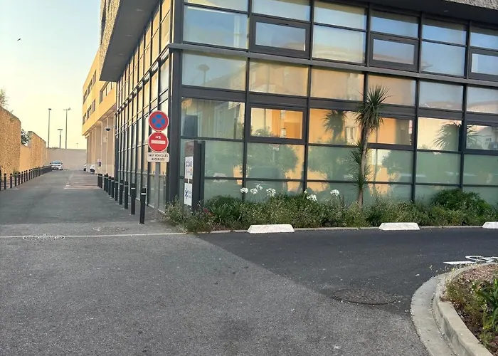 Superbe T2 Au Centre De Sete, Proche Plages *